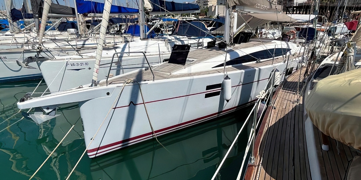 Продается парусная яхта AZUREE 41